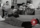 Standbild japanische Studentin mit seinem amerikanischen Mitbewohner Bloomington Indiana USA, 1951, aus Sekunde 18 historischem Filmmaterial Videoclip 65675025245
