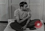 Standbild japanische Studentin mit seinem amerikanischen Mitbewohner Bloomington Indiana USA, 1951, aus Sekunde 21 historischem Filmmaterial Videoclip 65675025245