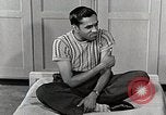 Standbild japanische Studentin mit seinem amerikanischen Mitbewohner Bloomington Indiana USA, 1951, aus Sekunde 23 historischem Filmmaterial Videoclip 65675025245