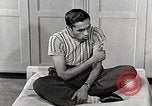 Standbild japanische Studentin mit seinem amerikanischen Mitbewohner Bloomington Indiana USA, 1951, aus Sekunde 28 historischem Filmmaterial Videoclip 65675025245