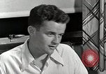 Standbild japanische Studentin mit seinem amerikanischen Mitbewohner Bloomington Indiana USA, 1951, aus Sekunde 35 historischem Filmmaterial Videoclip 65675025245