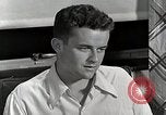 Standbild japanische Studentin mit seinem amerikanischen Mitbewohner Bloomington Indiana USA, 1951, aus Sekunde 37 historischem Filmmaterial Videoclip 65675025245