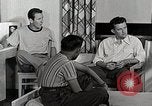 Standbild japanische Studentin mit seinem amerikanischen Mitbewohner Bloomington Indiana USA, 1951, aus Sekunde 60 historischem Filmmaterial Videoclip 65675025245
