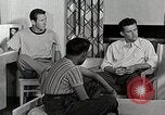 Standbild japanische Studentin mit seinem amerikanischen Mitbewohner Bloomington Indiana USA, 1951, aus Sekunde 61 historischem Filmmaterial Videoclip 65675025245