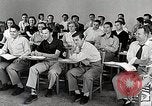 Standbild Studenten machen eine Reise nach Mark Twains Home Bloomington Indiana USA, 1951, aus Sekunde 6 historischem Filmmaterial Videoclip 65675025246