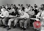 Standbild Studenten machen eine Reise nach Mark Twains Home Bloomington Indiana USA, 1951, aus Sekunde 7 historischem Filmmaterial Videoclip 65675025246