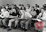 Standbild Studenten machen eine Reise nach Mark Twains Home Bloomington Indiana USA, 1951, aus Sekunde 8 historischem Filmmaterial Videoclip 65675025246