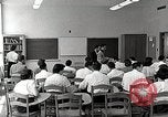 Standbild Studenten machen eine Reise nach Mark Twains Home Bloomington Indiana USA, 1951, aus Sekunde 9 historischem Filmmaterial Videoclip 65675025246