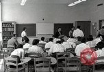 Standbild Studenten machen eine Reise nach Mark Twains Home Bloomington Indiana USA, 1951, aus Sekunde 10 historischem Filmmaterial Videoclip 65675025246