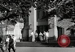 Standbild Studenten machen eine Reise nach Mark Twains Home Bloomington Indiana USA, 1951, aus Sekunde 19 historischem Filmmaterial Videoclip 65675025246