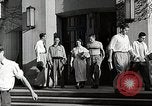 Standbild Studenten machen eine Reise nach Mark Twains Home Bloomington Indiana USA, 1951, aus Sekunde 20 historischem Filmmaterial Videoclip 65675025246