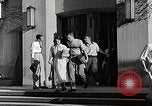 Standbild Studenten machen eine Reise nach Mark Twains Home Bloomington Indiana USA, 1951, aus Sekunde 21 historischem Filmmaterial Videoclip 65675025246