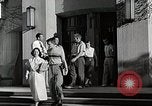 Standbild Studenten machen eine Reise nach Mark Twains Home Bloomington Indiana USA, 1951, aus Sekunde 22 historischem Filmmaterial Videoclip 65675025246