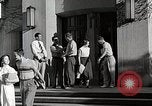 Standbild Studenten machen eine Reise nach Mark Twains Home Bloomington Indiana USA, 1951, aus Sekunde 23 historischem Filmmaterial Videoclip 65675025246