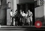 Standbild Studenten machen eine Reise nach Mark Twains Home Bloomington Indiana USA, 1951, aus Sekunde 24 historischem Filmmaterial Videoclip 65675025246