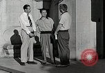 Standbild Studenten machen eine Reise nach Mark Twains Home Bloomington Indiana USA, 1951, aus Sekunde 27 historischem Filmmaterial Videoclip 65675025246