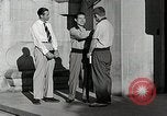 Standbild Studenten machen eine Reise nach Mark Twains Home Bloomington Indiana USA, 1951, aus Sekunde 30 historischem Filmmaterial Videoclip 65675025246