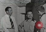 Standbild Studenten machen eine Reise nach Mark Twains Home Bloomington Indiana USA, 1951, aus Sekunde 32 historischem Filmmaterial Videoclip 65675025246