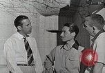 Standbild Studenten machen eine Reise nach Mark Twains Home Bloomington Indiana USA, 1951, aus Sekunde 34 historischem Filmmaterial Videoclip 65675025246