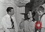 Standbild Studenten machen eine Reise nach Mark Twains Home Bloomington Indiana USA, 1951, aus Sekunde 35 historischem Filmmaterial Videoclip 65675025246