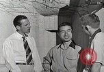Standbild Studenten machen eine Reise nach Mark Twains Home Bloomington Indiana USA, 1951, aus Sekunde 37 historischem Filmmaterial Videoclip 65675025246