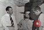 Standbild Studenten machen eine Reise nach Mark Twains Home Bloomington Indiana USA, 1951, aus Sekunde 38 historischem Filmmaterial Videoclip 65675025246