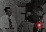 Standbild Studenten machen eine Reise nach Mark Twains Home Bloomington Indiana USA, 1951, aus Sekunde 39 historischem Filmmaterial Videoclip 65675025246