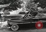 Standbild Studenten machen eine Reise nach Mark Twains Home Bloomington Indiana USA, 1951, aus Sekunde 41 historischem Filmmaterial Videoclip 65675025246