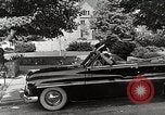 Standbild Studenten machen eine Reise nach Mark Twains Home Bloomington Indiana USA, 1951, aus Sekunde 43 historischem Filmmaterial Videoclip 65675025246