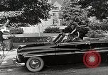 Standbild Studenten machen eine Reise nach Mark Twains Home Bloomington Indiana USA, 1951, aus Sekunde 44 historischem Filmmaterial Videoclip 65675025246