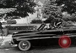 Standbild Studenten machen eine Reise nach Mark Twains Home Bloomington Indiana USA, 1951, aus Sekunde 45 historischem Filmmaterial Videoclip 65675025246