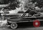 Standbild Studenten machen eine Reise nach Mark Twains Home Bloomington Indiana USA, 1951, aus Sekunde 46 historischem Filmmaterial Videoclip 65675025246