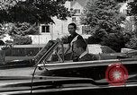 Standbild Studenten machen eine Reise nach Mark Twains Home Bloomington Indiana USA, 1951, aus Sekunde 48 historischem Filmmaterial Videoclip 65675025246