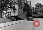 Standbild Studenten machen eine Reise nach Mark Twains Home Bloomington Indiana USA, 1951, aus Sekunde 56 historischem Filmmaterial Videoclip 65675025246