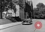 Standbild Studenten machen eine Reise nach Mark Twains Home Bloomington Indiana USA, 1951, aus Sekunde 57 historischem Filmmaterial Videoclip 65675025246