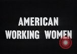 Image femmes scientifiques et des travailleurs d'usine New York United States USA, 1950, de la seconde 25 séquences d'archives historiques vidéo 65675025247