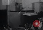 Image femmes scientifiques et des travailleurs d'usine New York United States USA, 1950, de la seconde 39 séquences d'archives historiques vidéo 65675025247