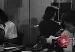 Image femmes scientifiques et des travailleurs d'usine New York United States USA, 1950, de la seconde 41 séquences d'archives historiques vidéo 65675025247