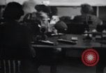 Image femmes scientifiques et des travailleurs d'usine New York United States USA, 1950, de la seconde 46 séquences d'archives historiques vidéo 65675025247