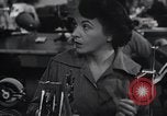 Image femmes scientifiques et des travailleurs d'usine New York United States USA, 1950, de la seconde 56 séquences d'archives historiques vidéo 65675025247