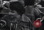 Image femmes scientifiques et des travailleurs d'usine New York United States USA, 1950, de la seconde 59 séquences d'archives historiques vidéo 65675025247