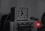 Immagine di American Donne al lavoro in fabbrica New York United States USA, 1950, secondo 5 filmato di repertorio 65675025249