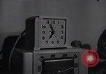 Immagine di American Donne al lavoro in fabbrica New York United States USA, 1950, secondo 7 filmato di repertorio 65675025249