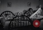 Immagine di American Donne al lavoro in fabbrica New York United States USA, 1950, secondo 26 filmato di repertorio 65675025249