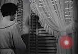 Immagine di American Donne al lavoro in fabbrica New York United States USA, 1950, secondo 43 filmato di repertorio 65675025249