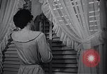 Immagine di American Donne al lavoro in fabbrica New York United States USA, 1950, secondo 44 filmato di repertorio 65675025249