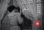 Immagine di American Donne al lavoro in fabbrica New York United States USA, 1950, secondo 48 filmato di repertorio 65675025249
