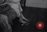 Immagine di American Donne al lavoro in fabbrica New York United States USA, 1950, secondo 54 filmato di repertorio 65675025249