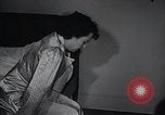 Immagine di American Donne al lavoro in fabbrica New York United States USA, 1950, secondo 58 filmato di repertorio 65675025249
