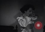 Immagine di American Donne al lavoro in fabbrica New York United States USA, 1950, secondo 61 filmato di repertorio 65675025249